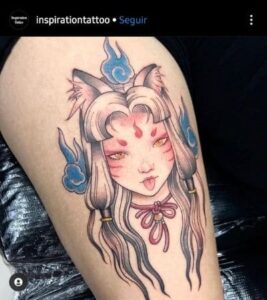 Tatuagem feminina na coxa anime.