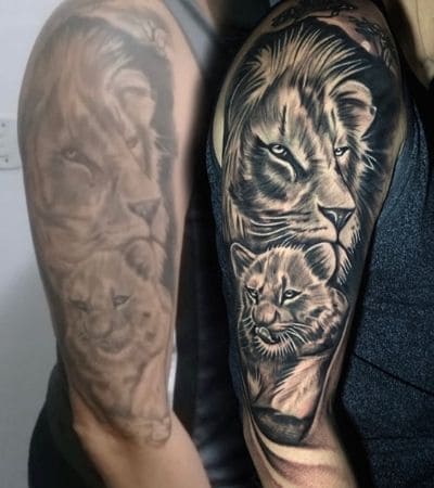 Retoque na tatuagem de um leão com seu filhote em realismo.
