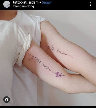 Tatuagem para casal delicado e com flores.