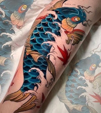 Tatuagem oriental carpa azul.