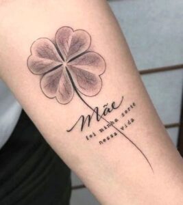 Tatuagem em homenagem a mãe: 65 ideias fantásticas para você